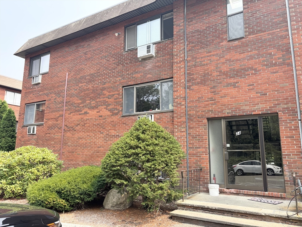 24 Faxon St # 4