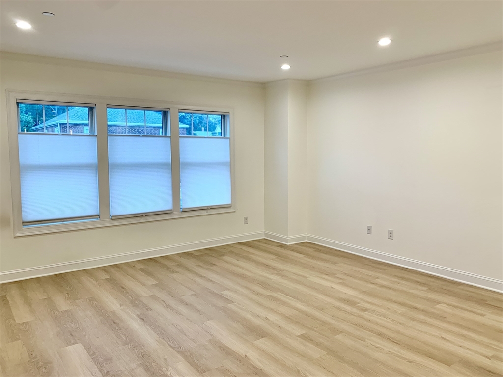 67-69 Cummins Hwy # 101