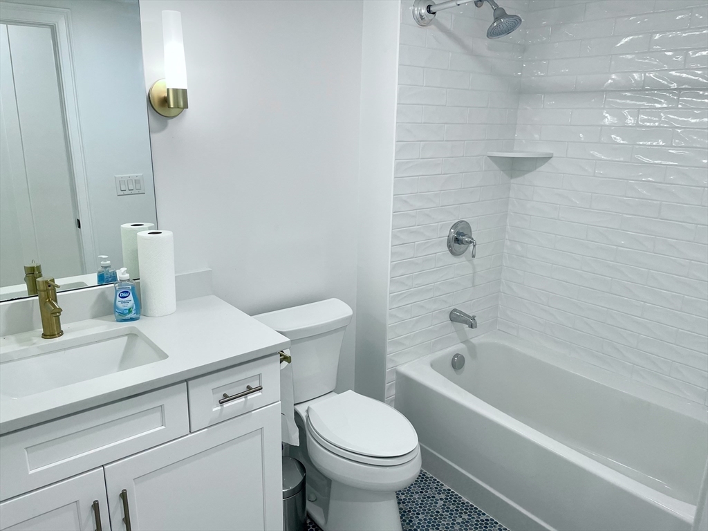 67-69 Cummins Hwy # 101