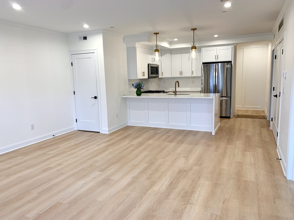 67-69 Cummins Hwy # 101