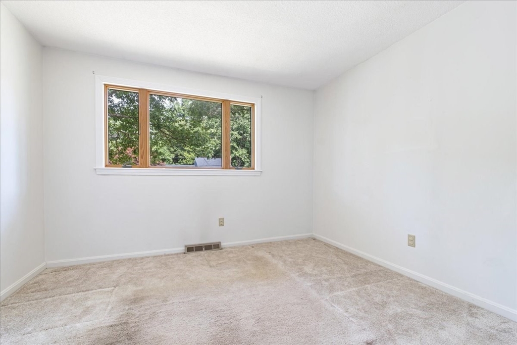 110 Queens Brook Rd, Pembroke