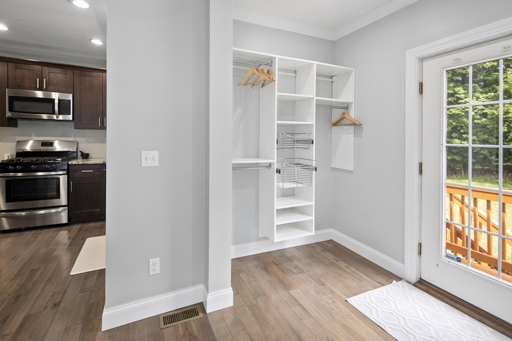 104 Center St # 104
