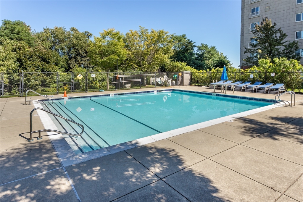 1 Cityview Ln # 210