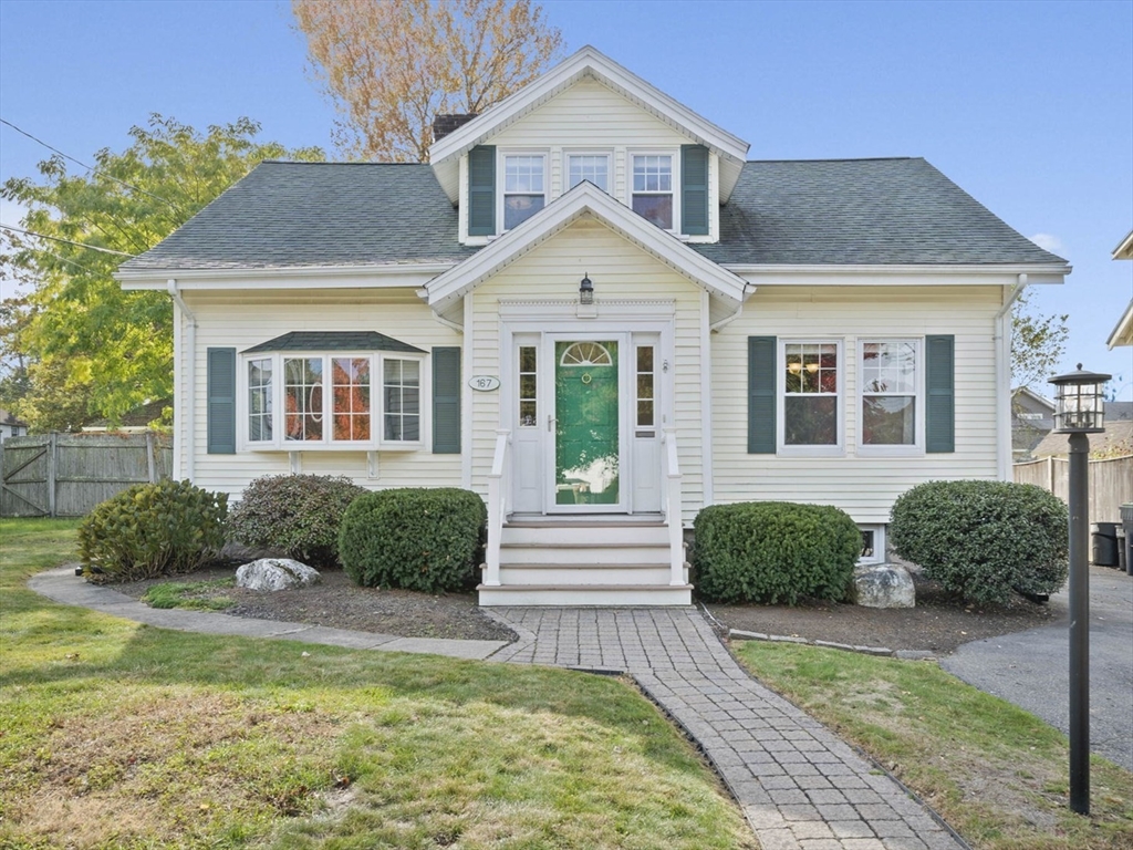 167 Cedar St, Dedham