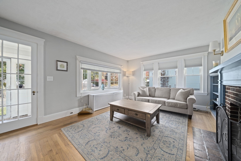 167 Cedar St, Dedham