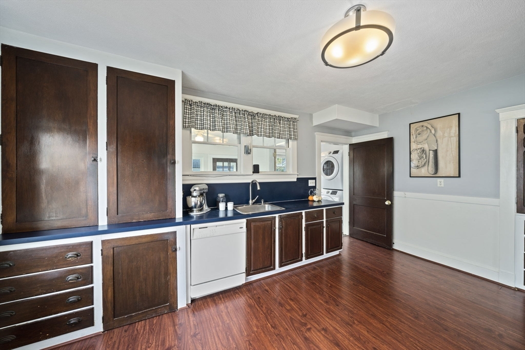 167 Cedar St, Dedham