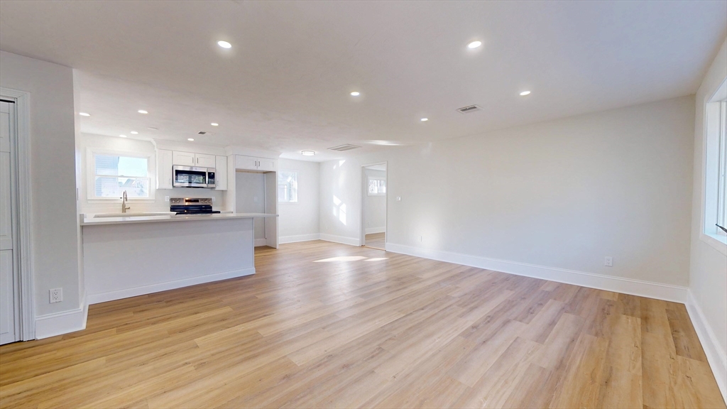88 Roseen Road