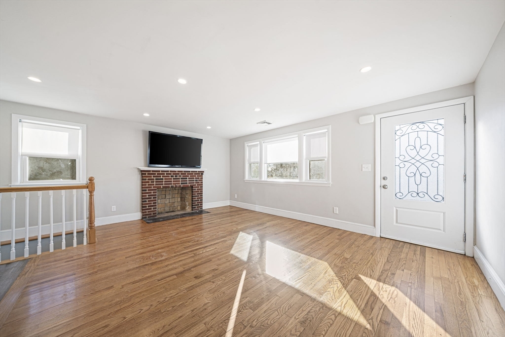 163 Pearl St