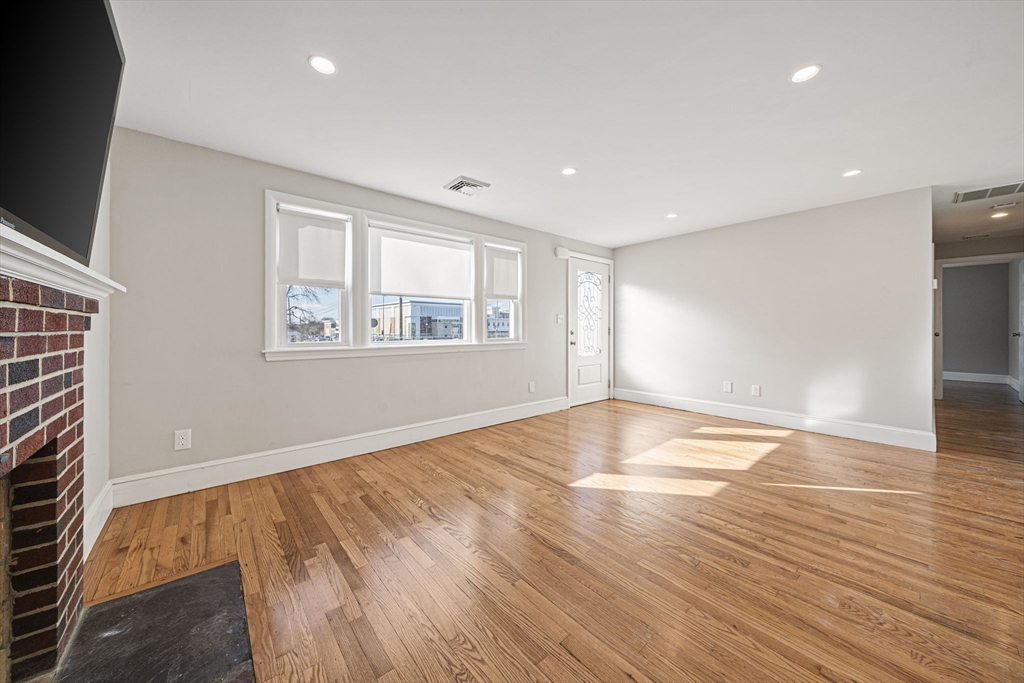 163 Pearl St