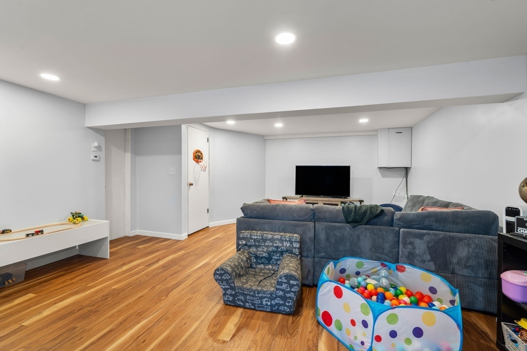 70 Bardin St