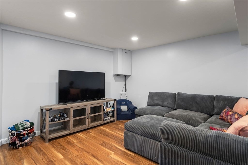 70 Bardin St