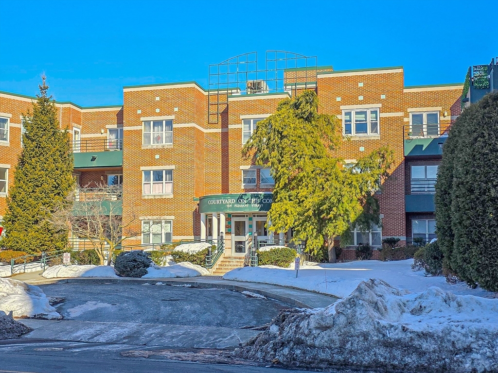 10 Pleasant St # 205