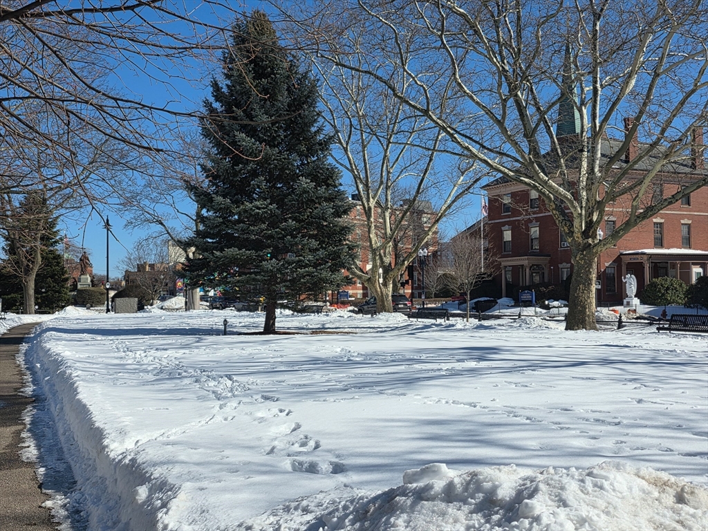 10 Pleasant St # 205