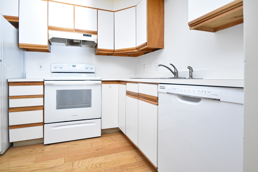 10 Pleasant St # 205