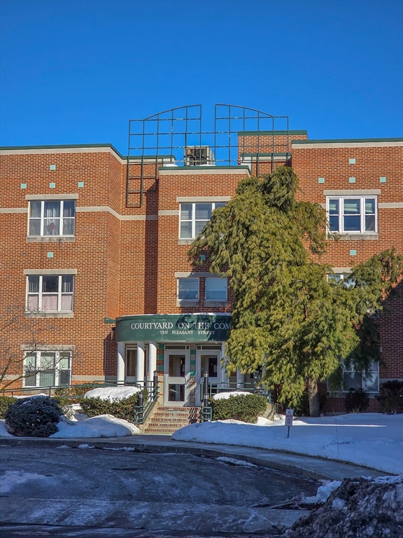 10 Pleasant St # 205