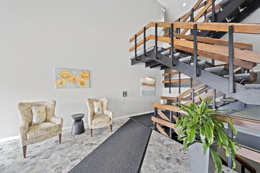 1204 Greendale Ave # 128