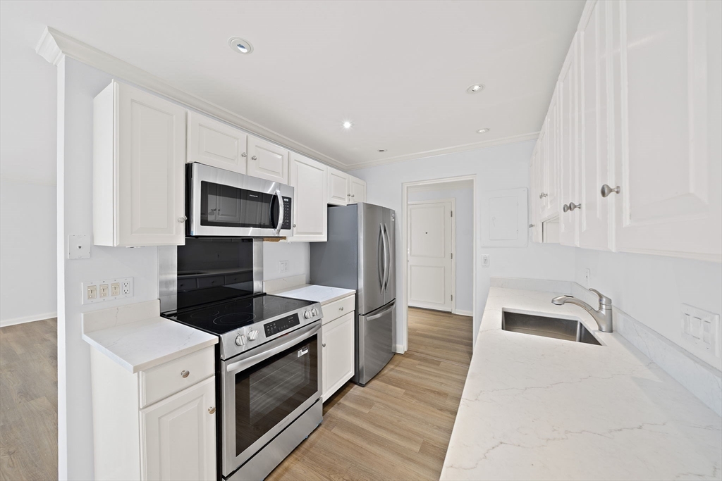 1204 Greendale Ave # 128