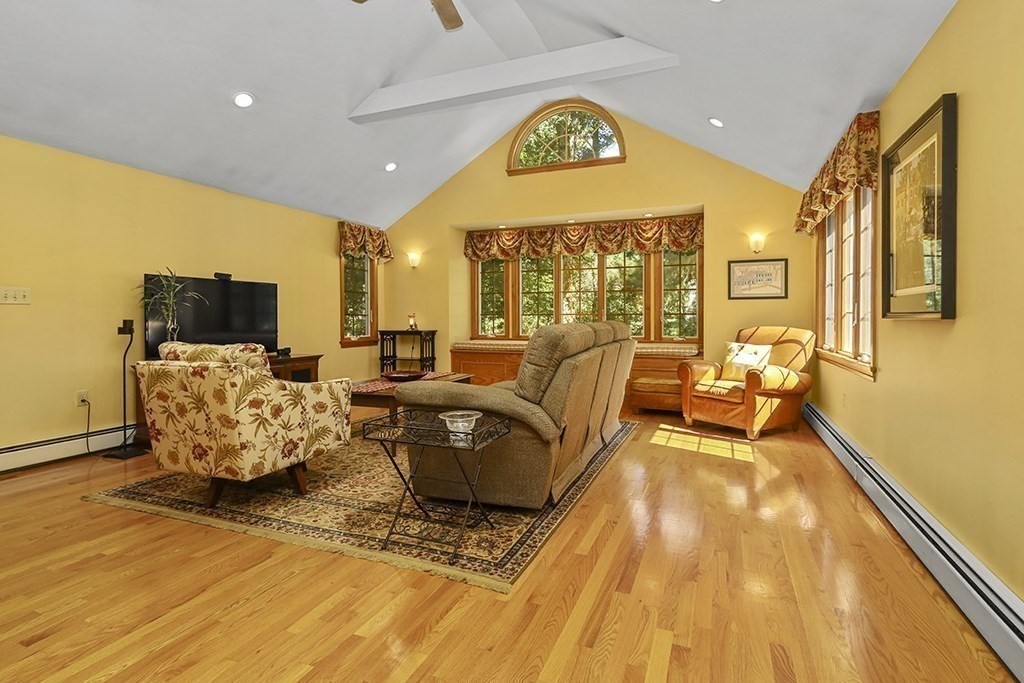 6 Lydia Ln