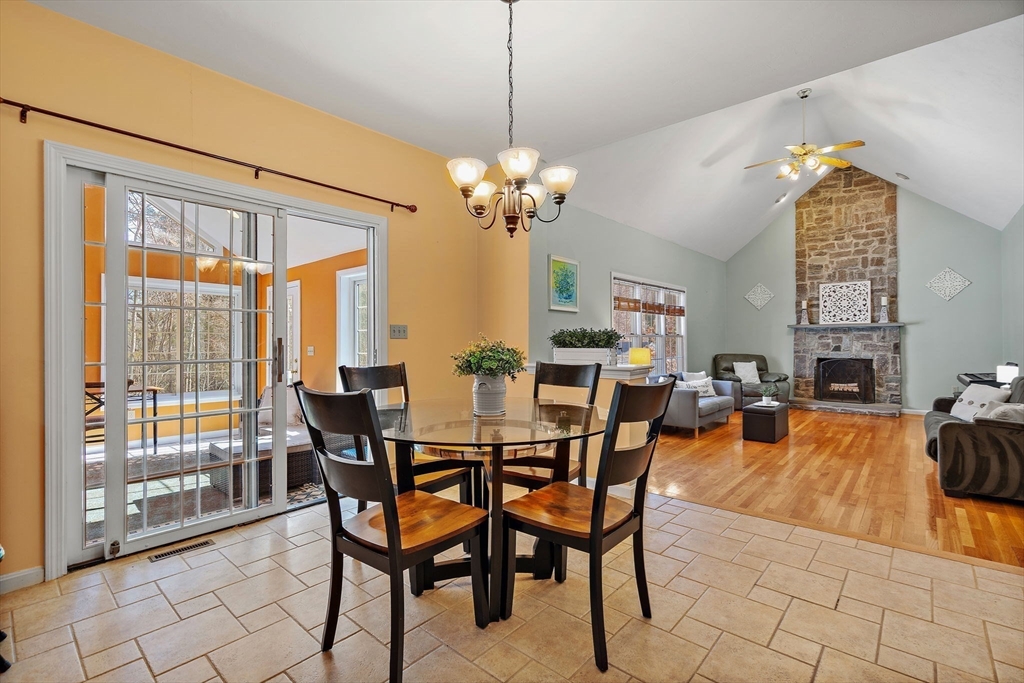 15 Winterberry Dr