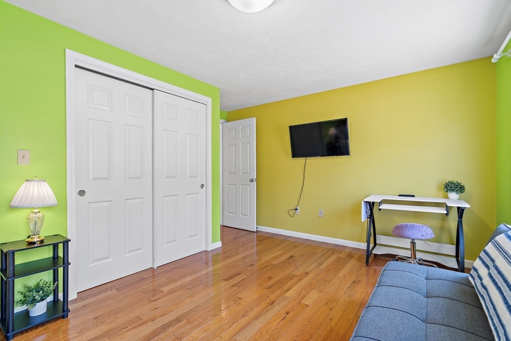 15 Winterberry Dr