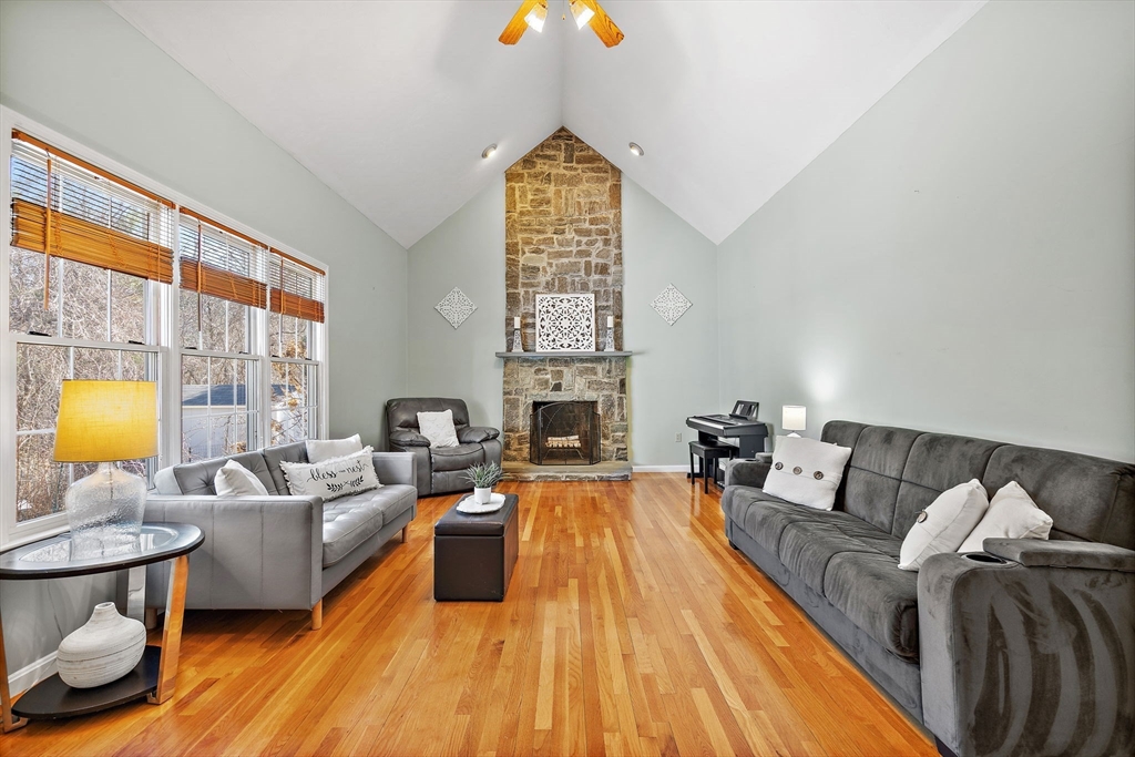 15 Winterberry Dr