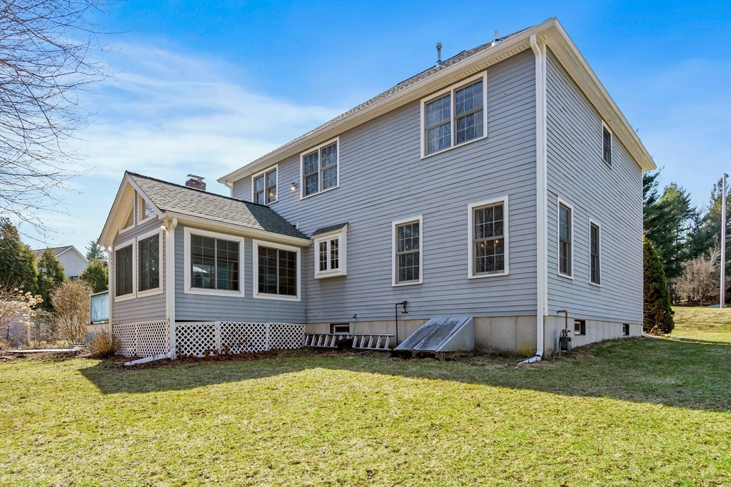 15 Winterberry Dr