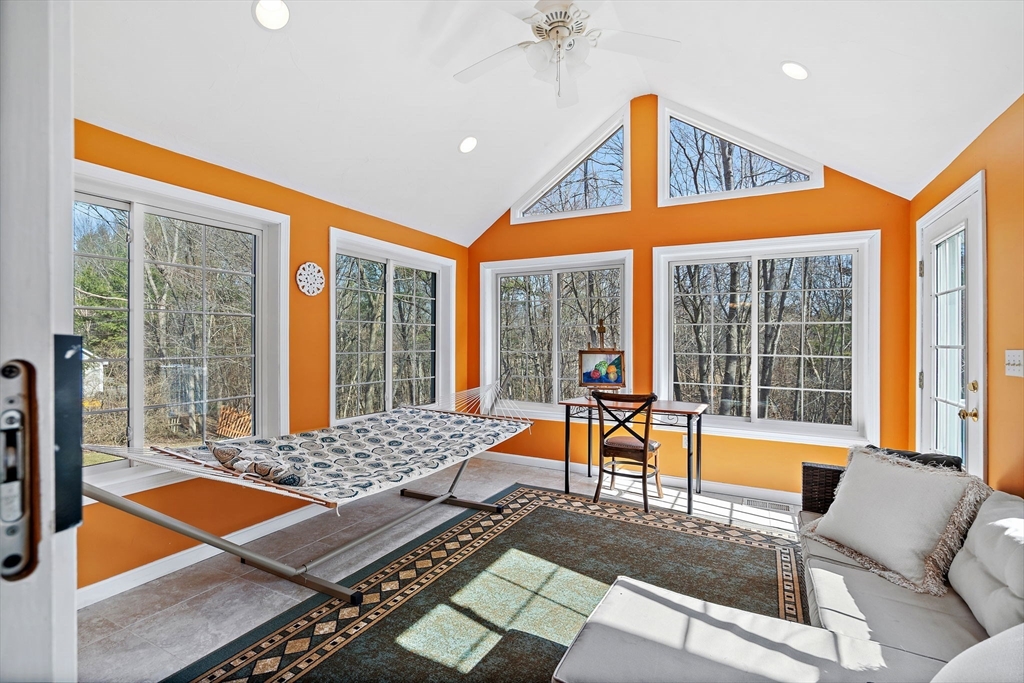 15 Winterberry Dr