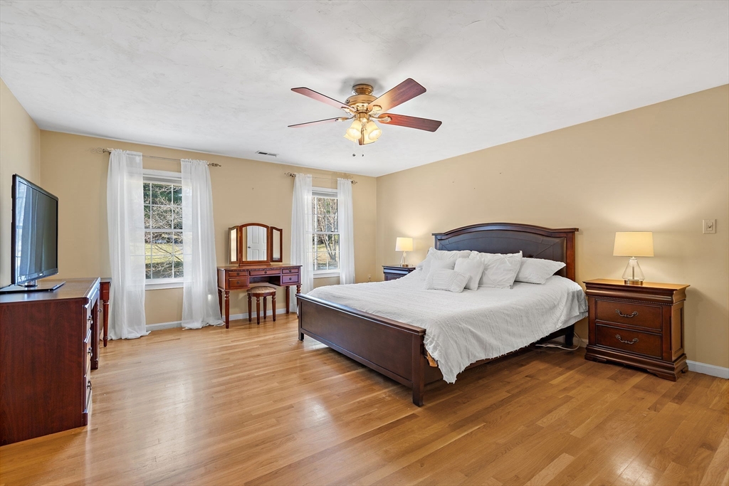 15 Winterberry Dr