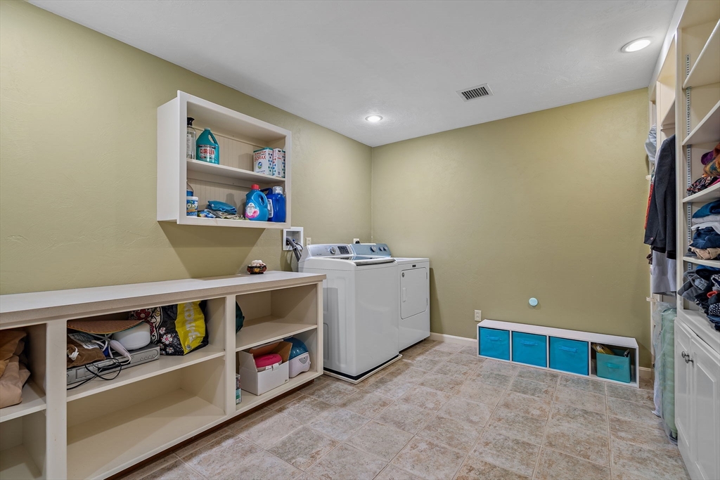 15 Winterberry Dr