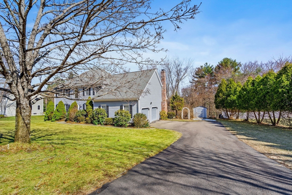 15 Winterberry Dr