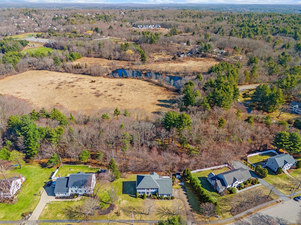 15 Winterberry Dr