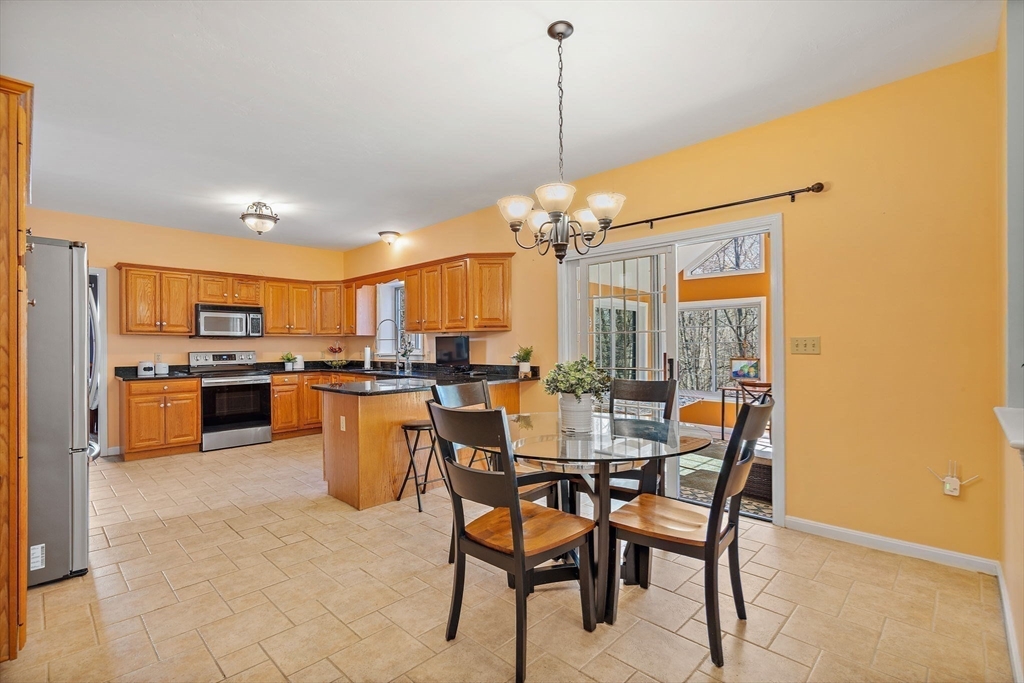 15 Winterberry Dr