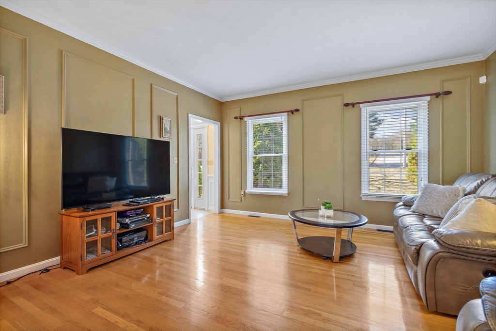 15 Winterberry Dr