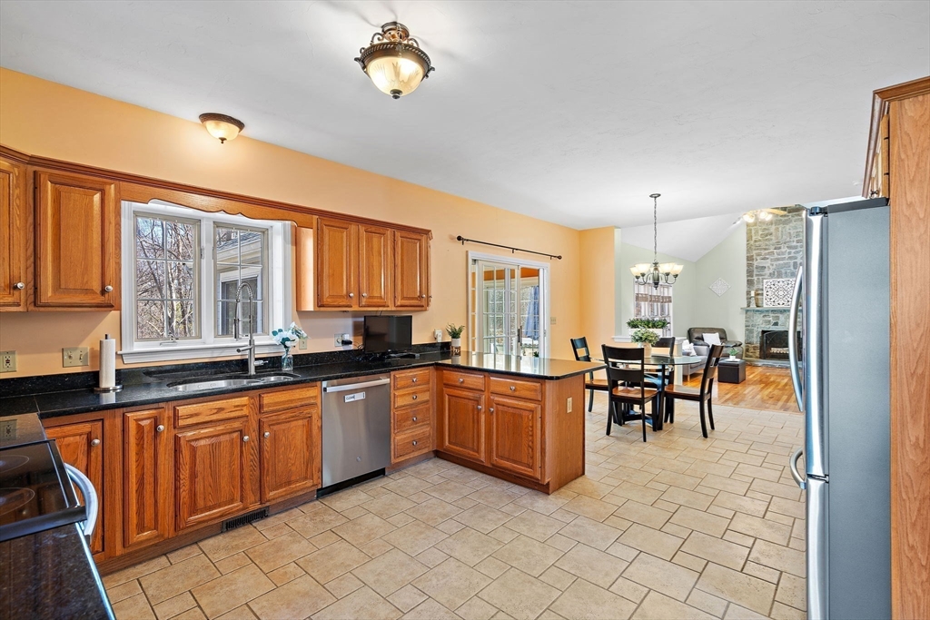 15 Winterberry Dr