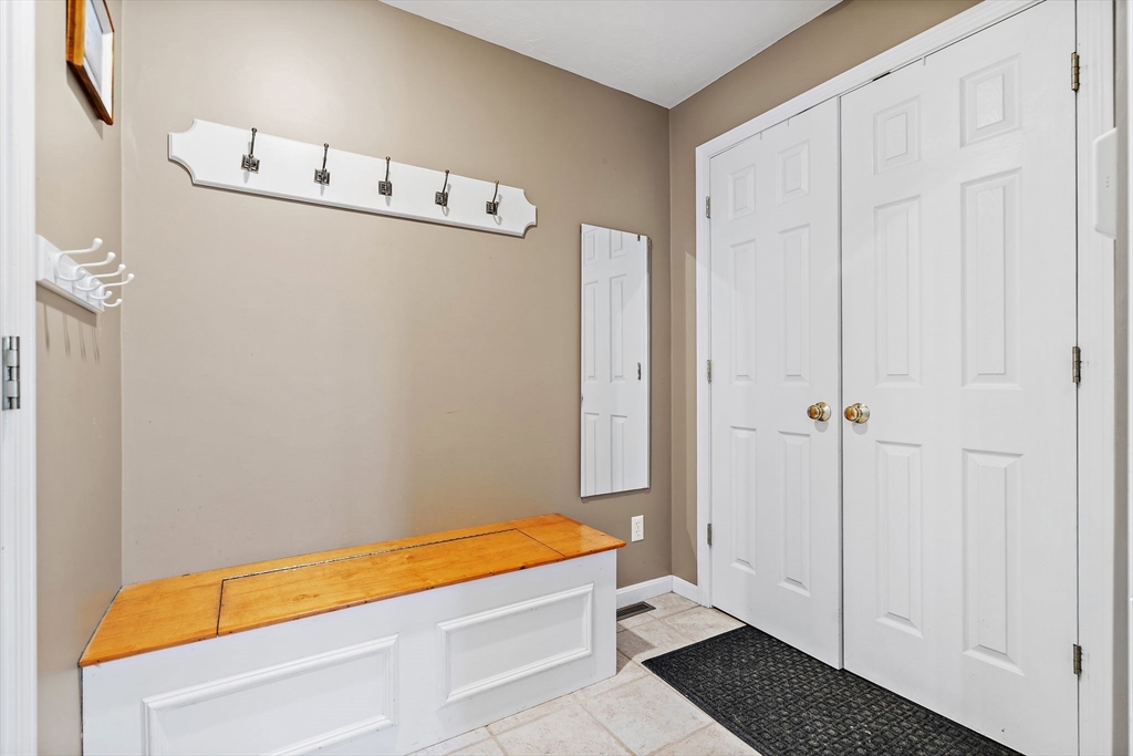 15 Winterberry Dr