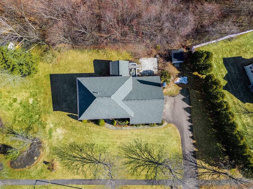 15 Winterberry Dr