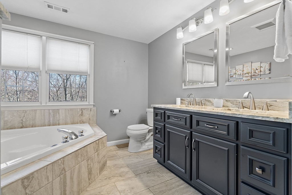 15 Winterberry Dr