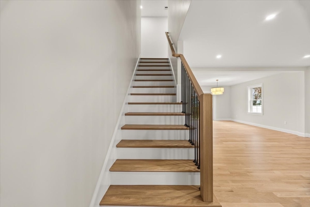 33 Donahue Way