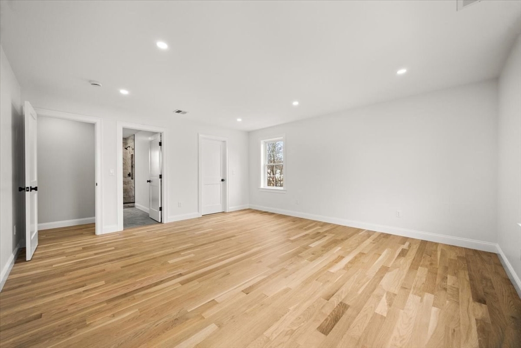 33 Donahue Way