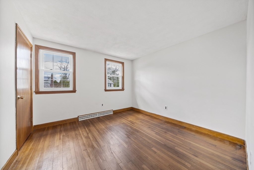 32 Nichols Ave
