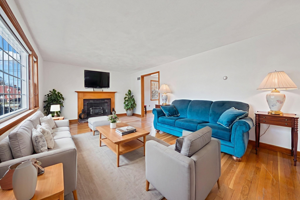 32 Nichols Ave