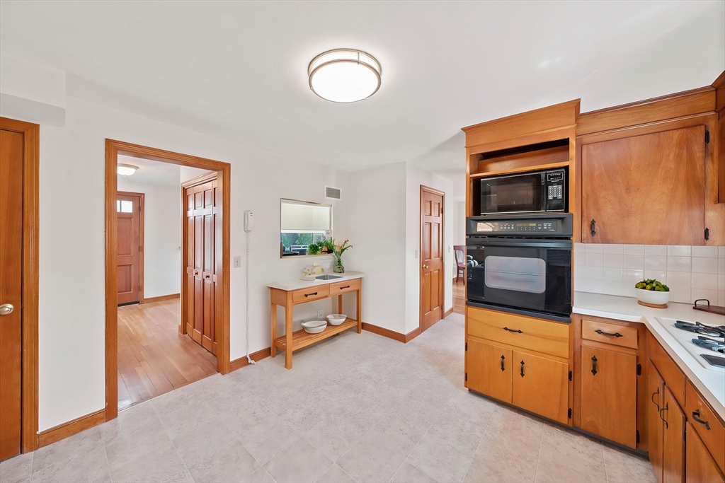 32 Nichols Ave