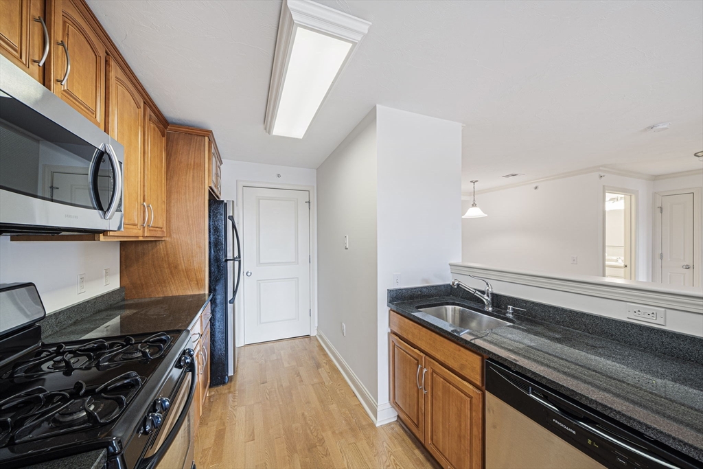 555 Page St # 305