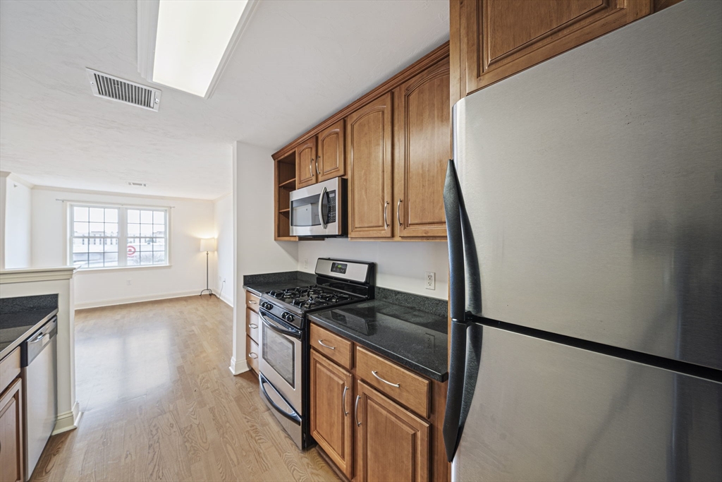 555 Page St # 305