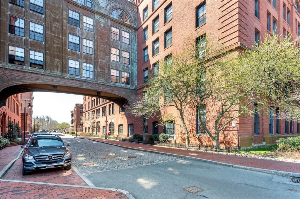 1241-1251 Adams St # F407