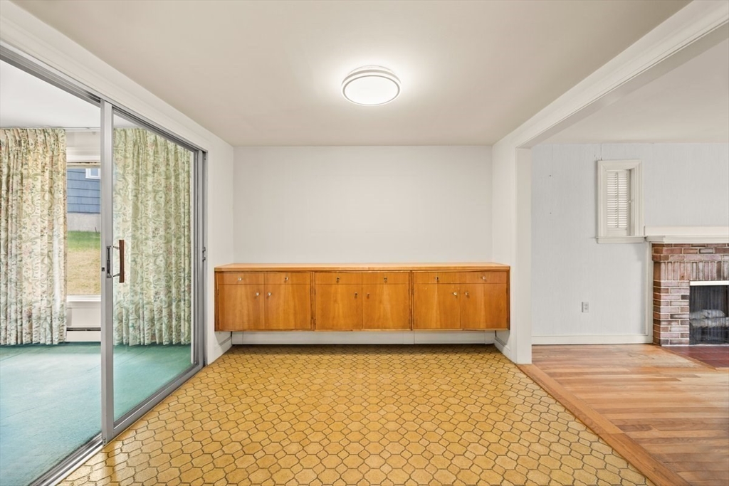 12 Roberts Road