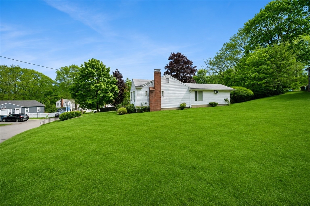 12 Roberts Road