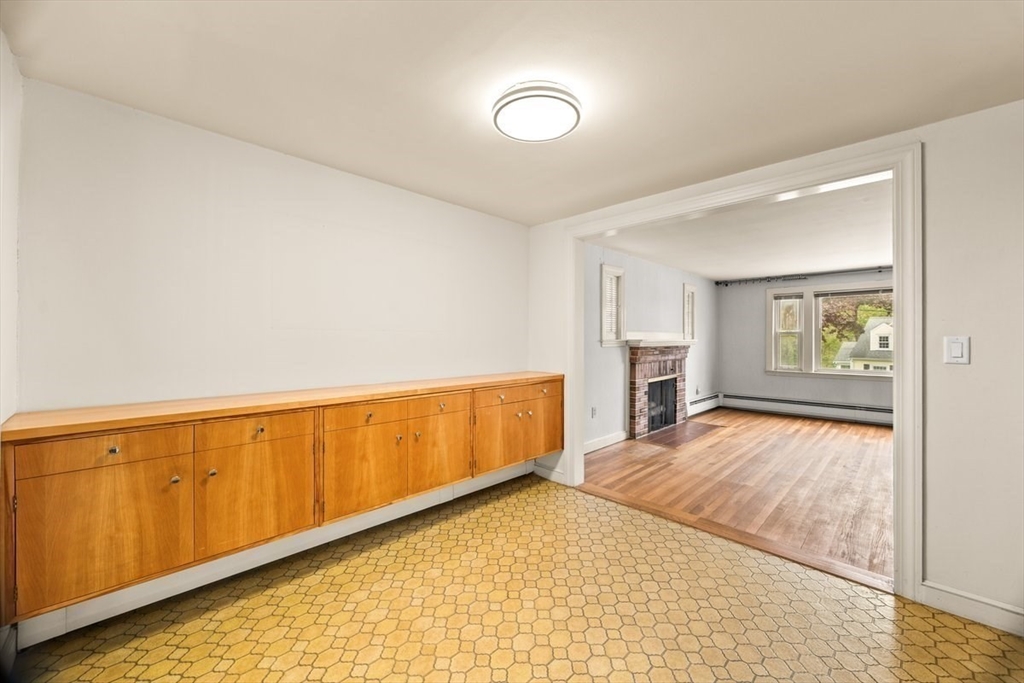 12 Roberts Road