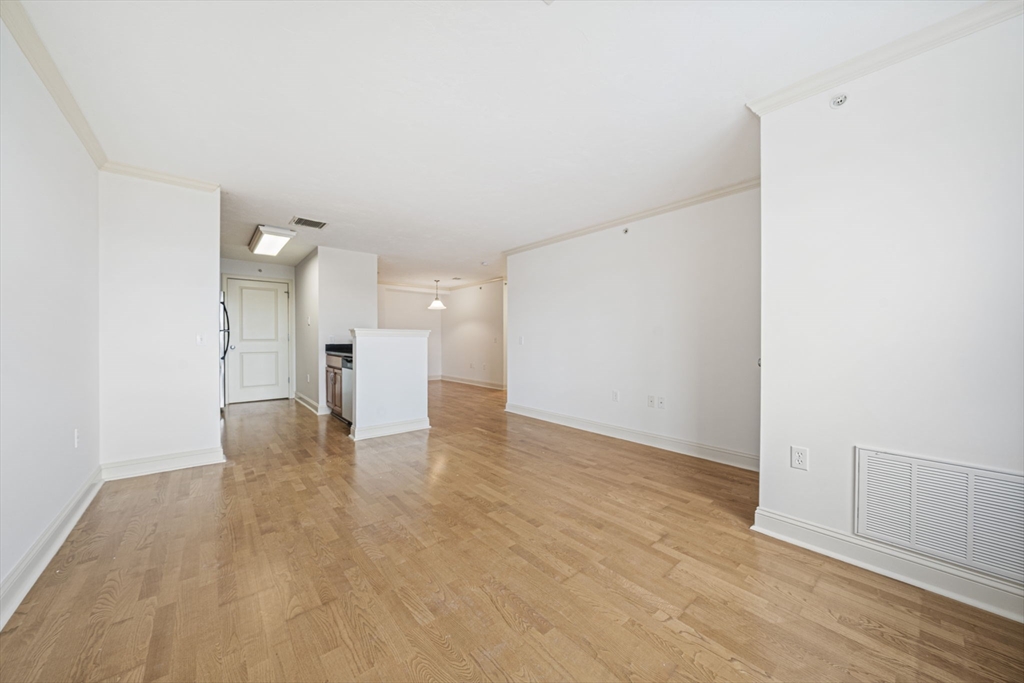 555 Page St # 305