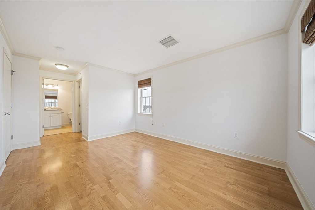 555 Page St # 305